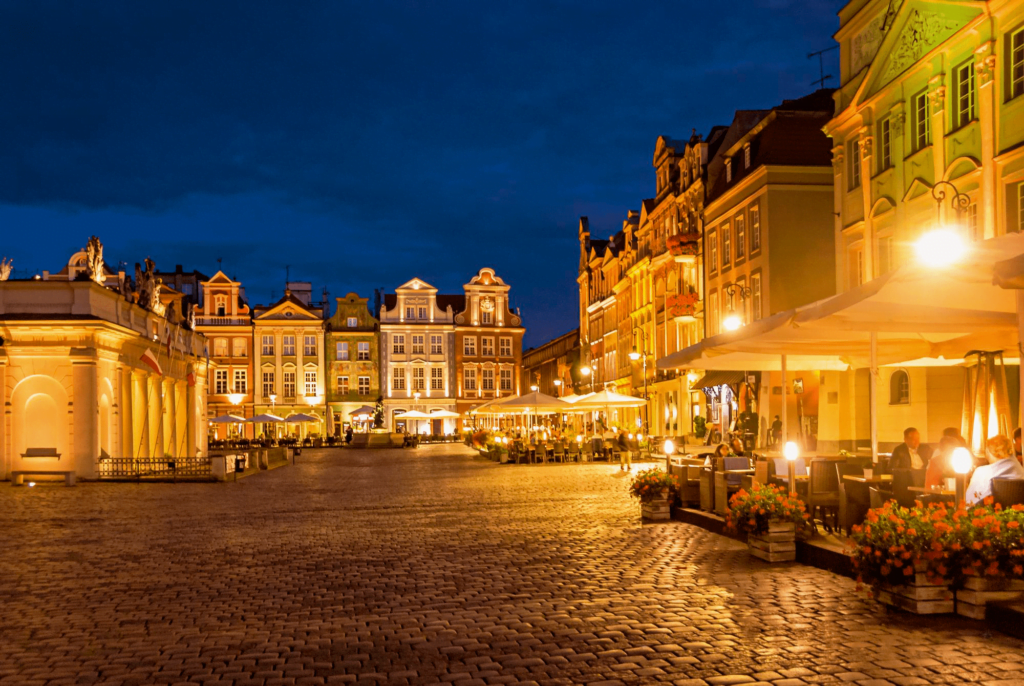 Poznań - Stary Rynek z restauracjami i kawiarnią